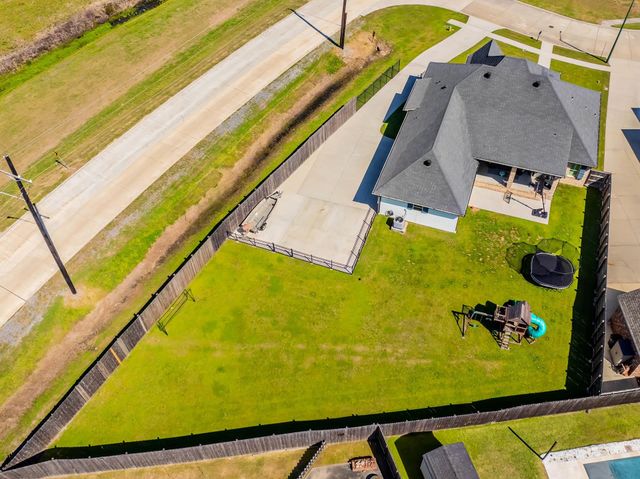 677 Lancaster Dr, Houma, LA 70360