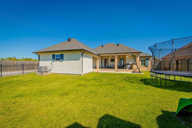 677 Lancaster Dr, Houma, LA 70360