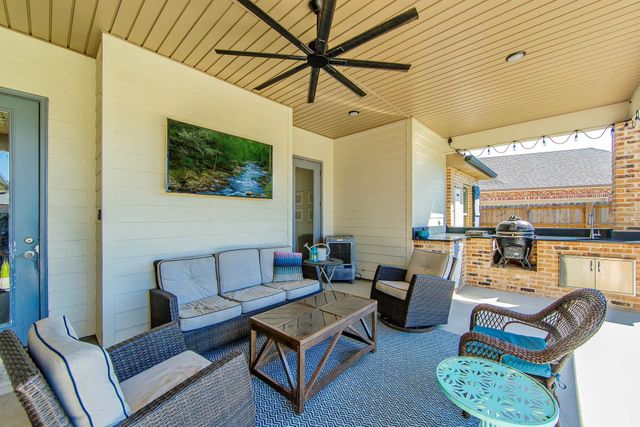 677 Lancaster Dr, Houma, LA 70360