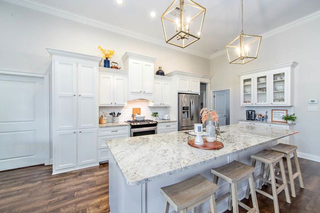 677 Lancaster Dr, Houma, LA 70360