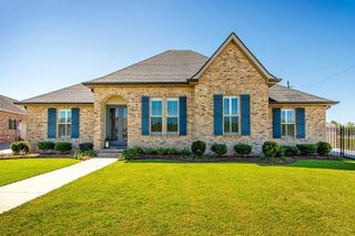 677 Lancaster Dr, Houma, LA 70360