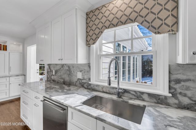 91 Lewis Point Road, Fair Haven, NJ 07704