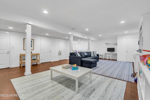 91 Lewis Point Road, Fair Haven, NJ 07704