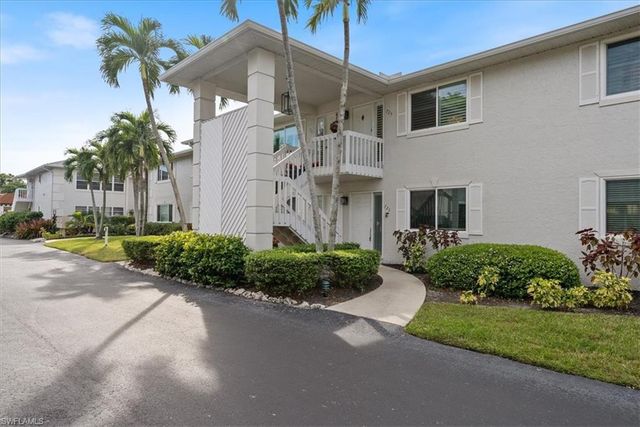 725 Neapolitan WAY # 725, Naples, FL 34103