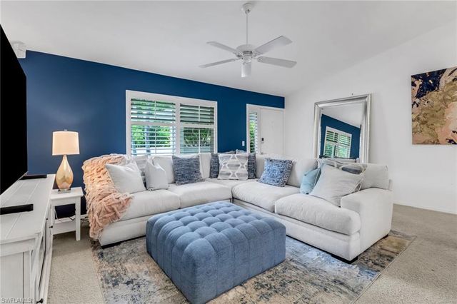 725 Neapolitan WAY # 725, Naples, FL 34103