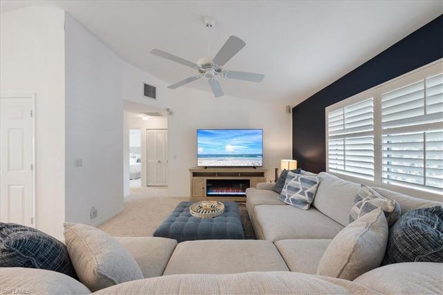 725 Neapolitan WAY # 725, Naples, FL 34103