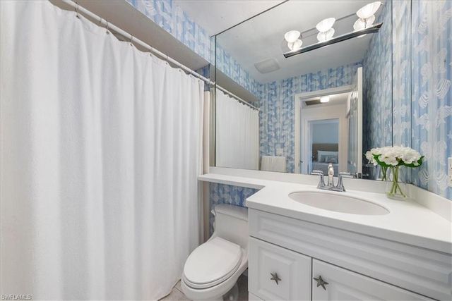 725 Neapolitan WAY # 725, Naples, FL 34103