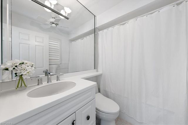 725 Neapolitan WAY # 725, Naples, FL 34103