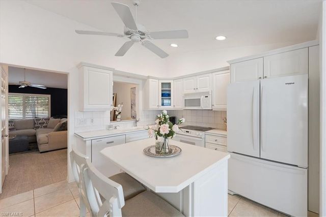 725 Neapolitan WAY # 725, Naples, FL 34103