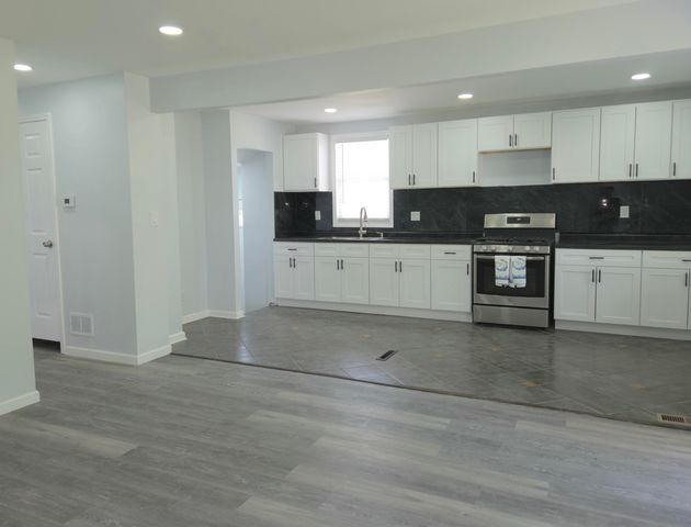 20821 N Pierson Court, Detroit, MI 48228