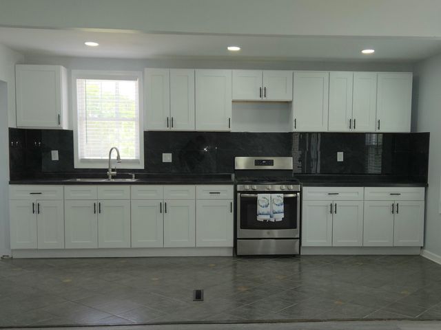20821 N Pierson Court, Detroit, MI 48228