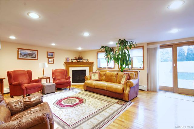 146 East Drive, Massapequa, NY 11758