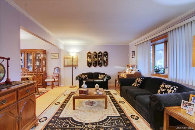 146 East Drive, Massapequa, NY 11758