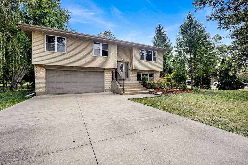 1S705 Eisenhower Road, Oakbrook Terrace, IL 60181 — exterior