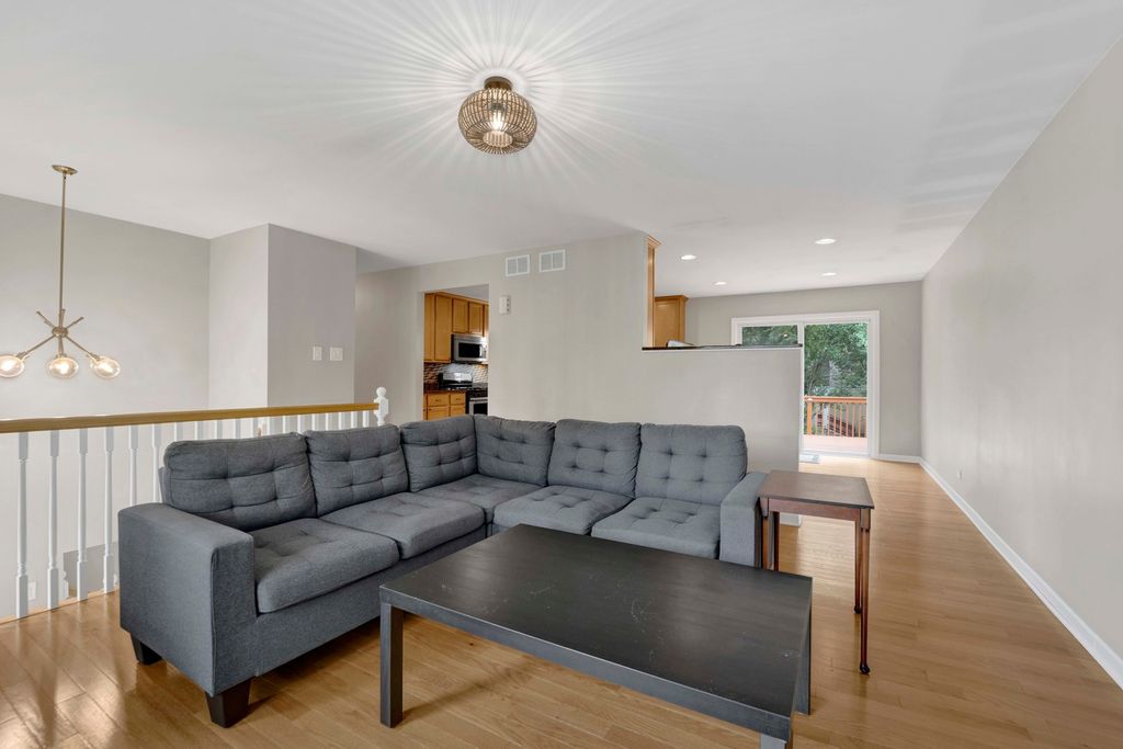 1S705 Eisenhower Road, Oakbrook Terrace, IL 60181 — photo 5