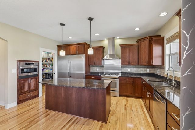 4012 140th Street, Urbandale, IA 50323