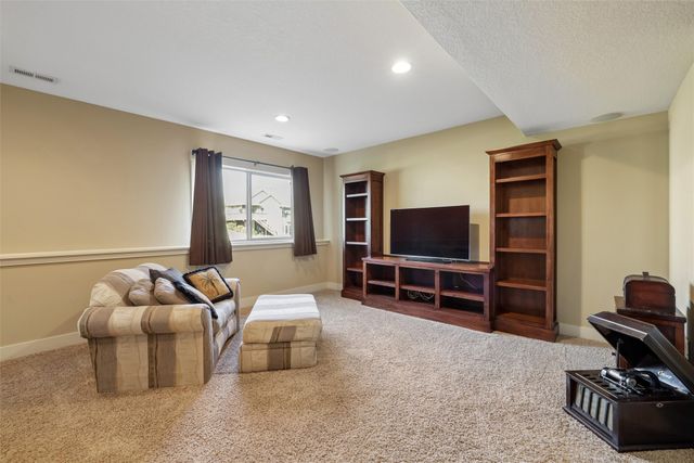 4012 140th Street, Urbandale, IA 50323