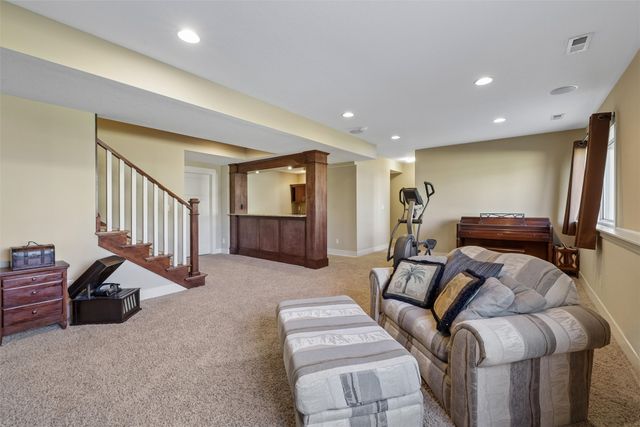 4012 140th Street, Urbandale, IA 50323