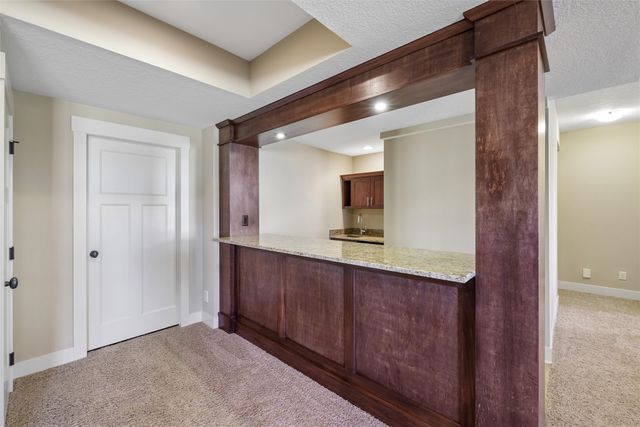 4012 140th Street, Urbandale, IA 50323