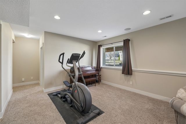 4012 140th Street, Urbandale, IA 50323