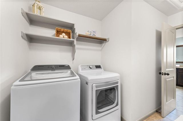 1412 SW Whistle Drive, Lee's Summit, MO 64082