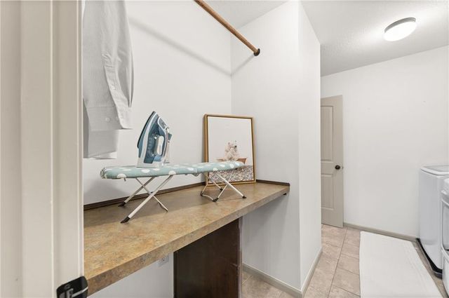 1412 SW Whistle Drive, Lee's Summit, MO 64082