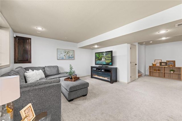 1412 SW Whistle Drive, Lee's Summit, MO 64082