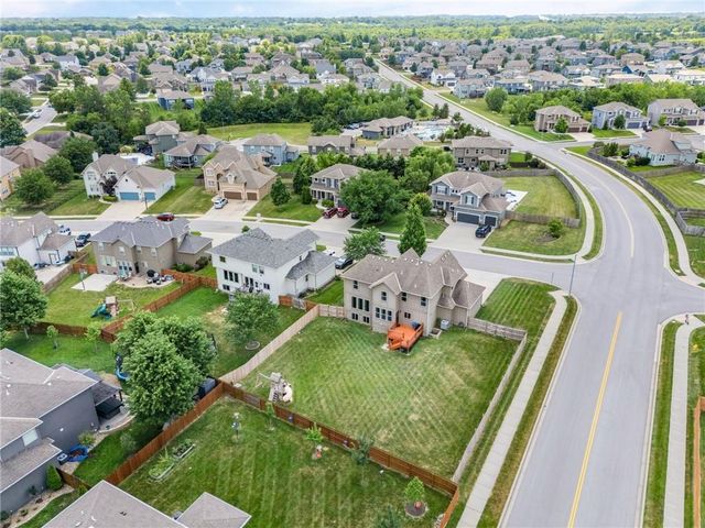 1412 SW Whistle Drive, Lee's Summit, MO 64082