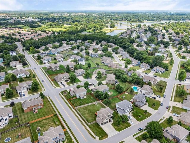 1412 SW Whistle Drive, Lee's Summit, MO 64082