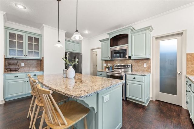 1412 SW Whistle Drive, Lee's Summit, MO 64082