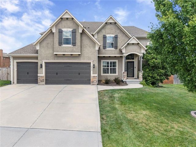 1412 SW Whistle Drive, Lee's Summit, MO 64082