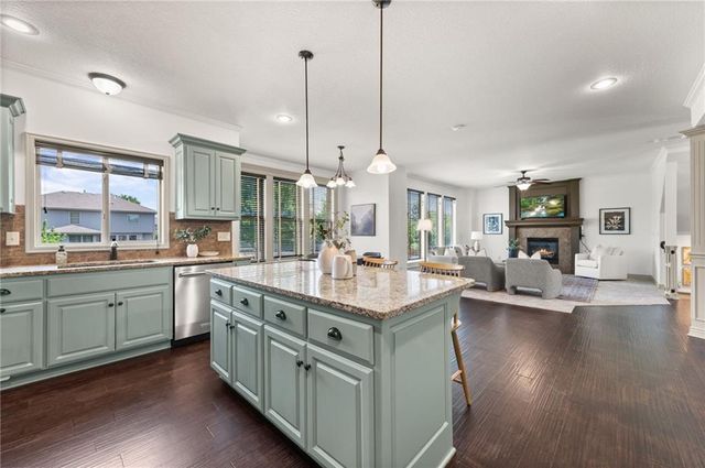 1412 SW Whistle Drive, Lee's Summit, MO 64082