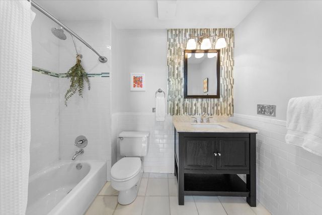312 N MAY Street 4D, Chicago, IL 60607