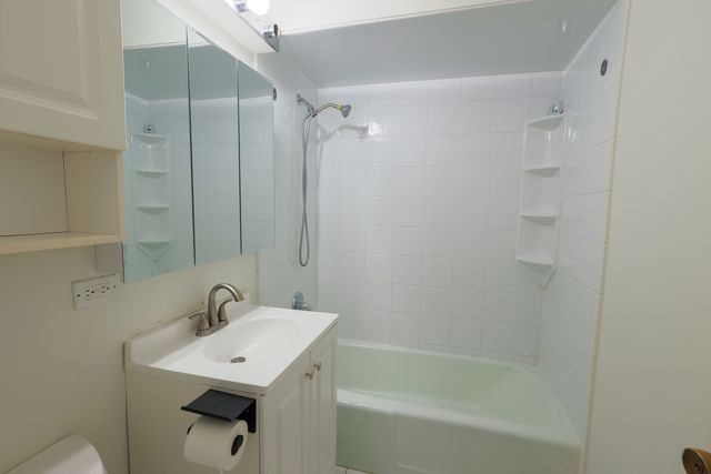 4410 W 111th Street 302, Oak Lawn, IL 60453