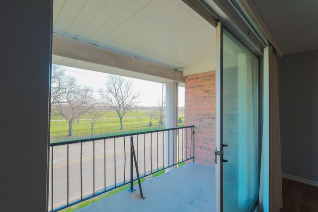 4410 W 111th Street 302, Oak Lawn, IL 60453