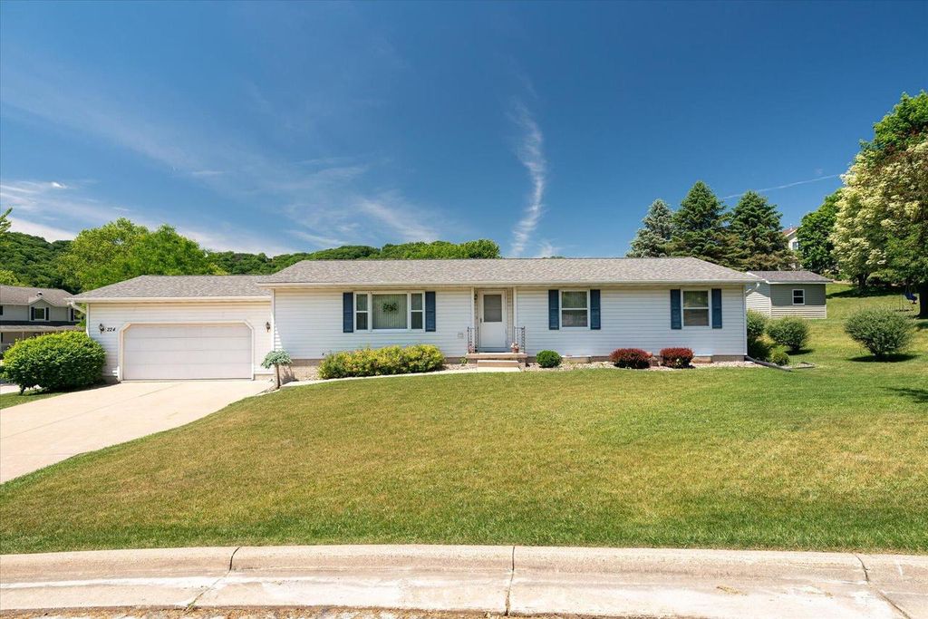 224 Eagles Bluff ROAD, La Crescent, MN 55947