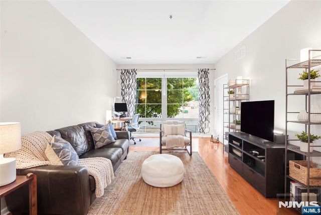 24 Ave At Port Imperial 126, West New York, NJ 07093