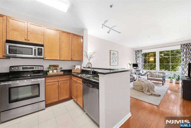 24 Ave At Port Imperial 126, West New York, NJ 07093