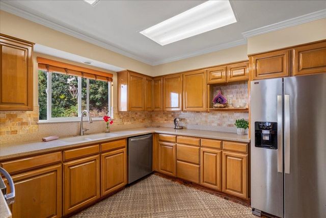 35 Kau St, Kula, HI 96790