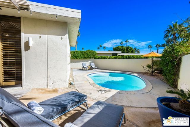 130 W Racquet Club Road 506, Palm Springs, CA 92262