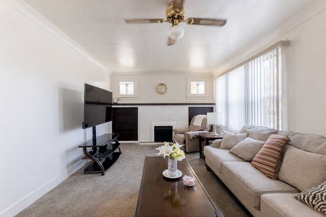 8129 S Cornell Avenue, Chicago, IL 60617