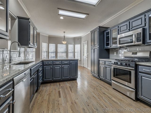 12512 S 18th Circle E, Jenks, OK 74037