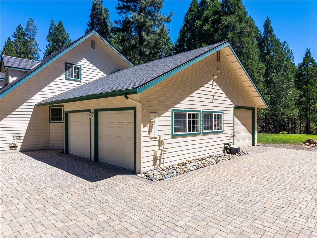 Image 9 of property listing at 36213 Finegold Creek, North Fork, CA 93643