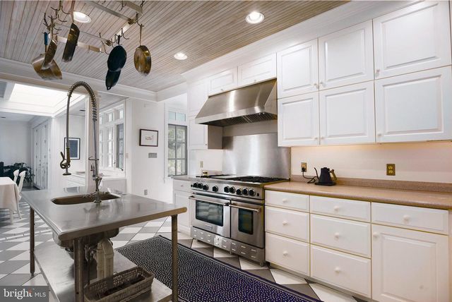 10121 FAIRLEE RD, Chestertown, MD 21620