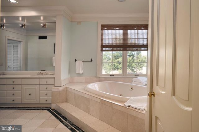 10121 FAIRLEE RD, Chestertown, MD 21620