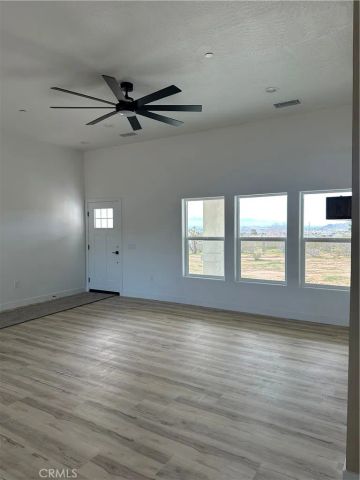 16353 Smokethorn Road, Apple Valley, CA 92307