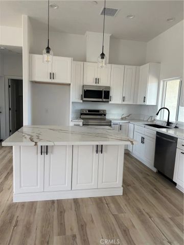 16353 Smokethorn Road, Apple Valley, CA 92307