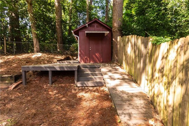 1392 Lively Ridge Road NE, Atlanta, GA 30329