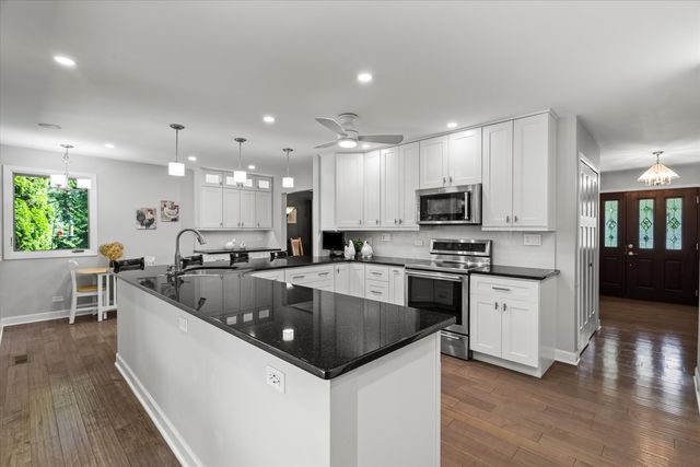 13220 Silver Fox Drive, Lemont, IL 60439