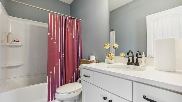 8215 Harbour Chase Lp, Ooltewah, TN 37363